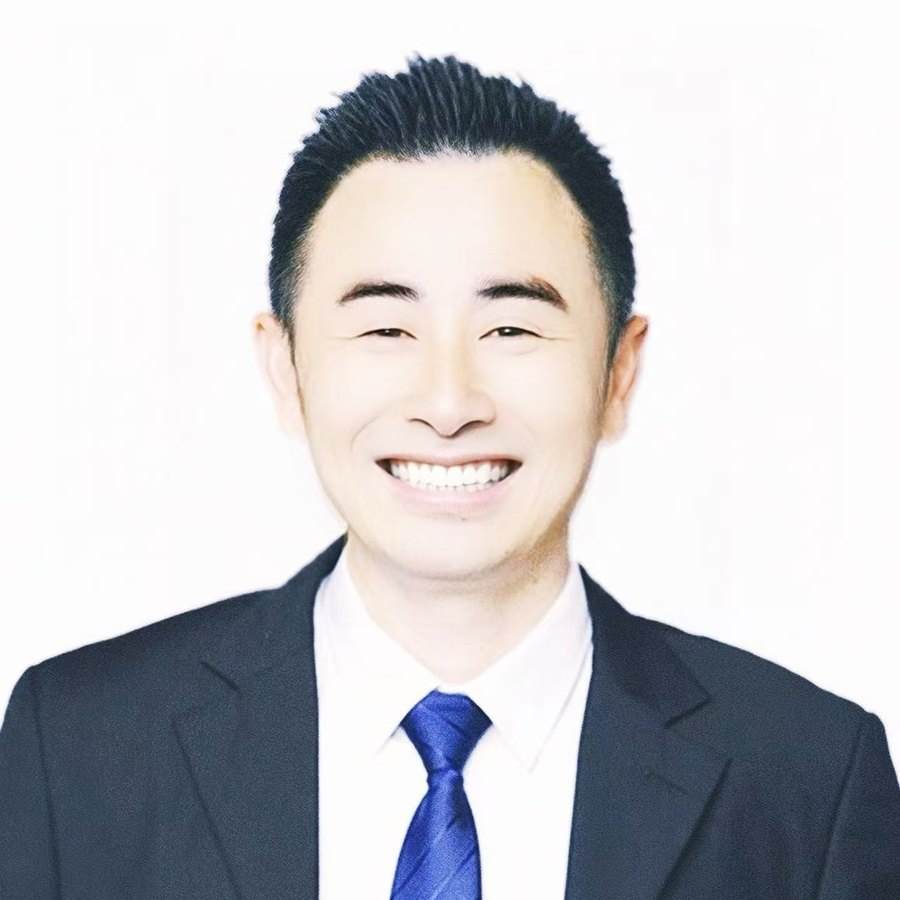 李奥形象照 · AI 应用为老板服务