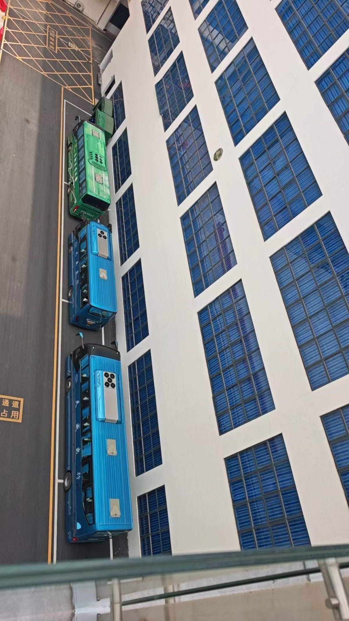 乔丰厂区蓝绿观光车与厂房外立面实拍·拟创建为「乔丰智能制造工业旅游景区」